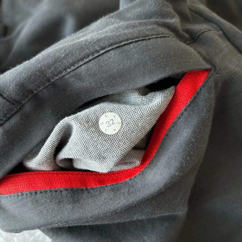 LULULEMON Mens Commission Pants Gray Size 32 style E40416